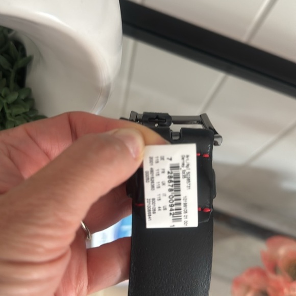 NEW HUGO Black Cow Skin Leather Garney Gun Metal Buckle Belt 44” 115 cm - Picture 4 of 4